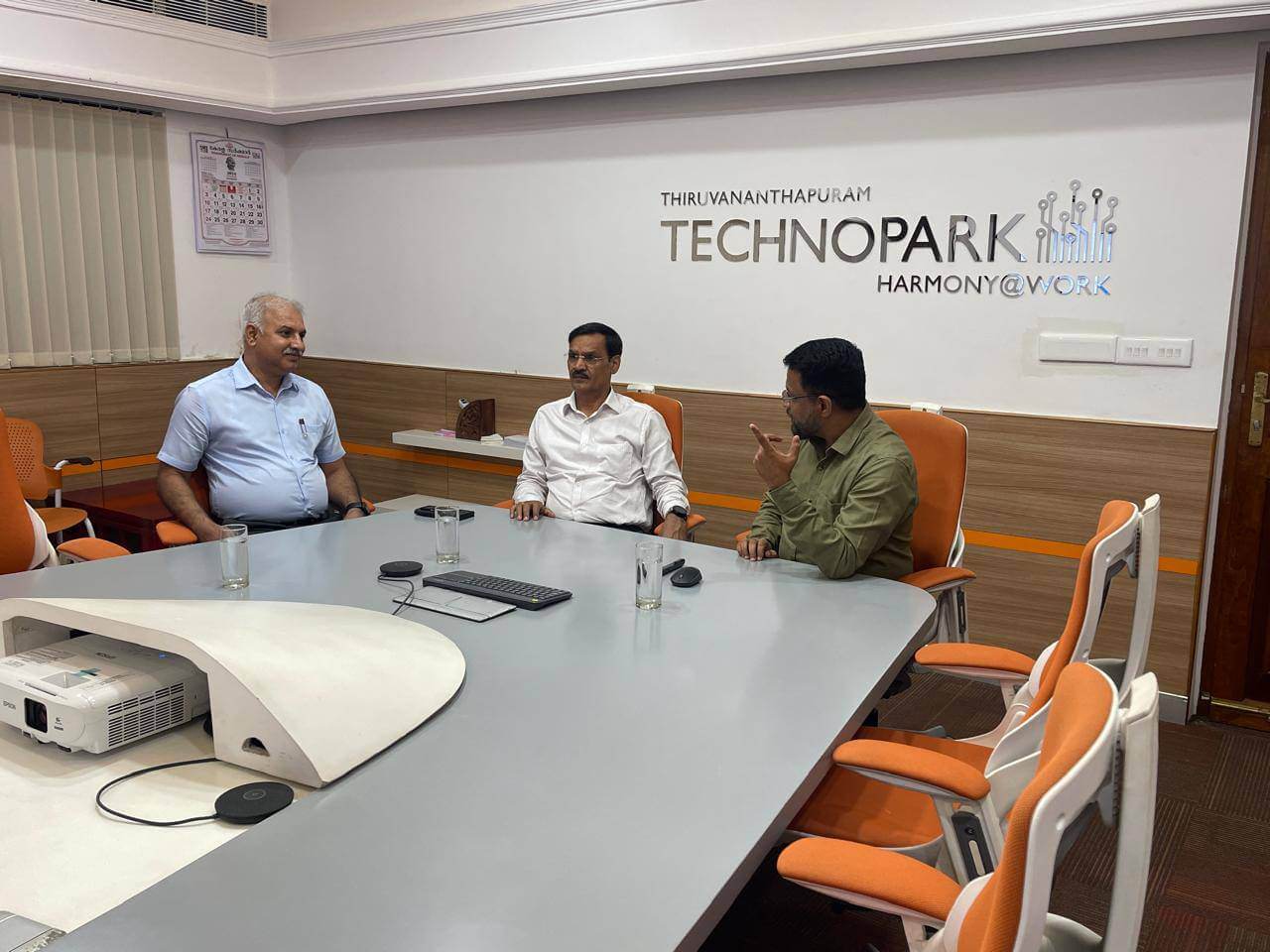 CEO Technopark providing insights on Kerala's IT landscape and the Technopark digital ecosystem to the DFCCIL officials.